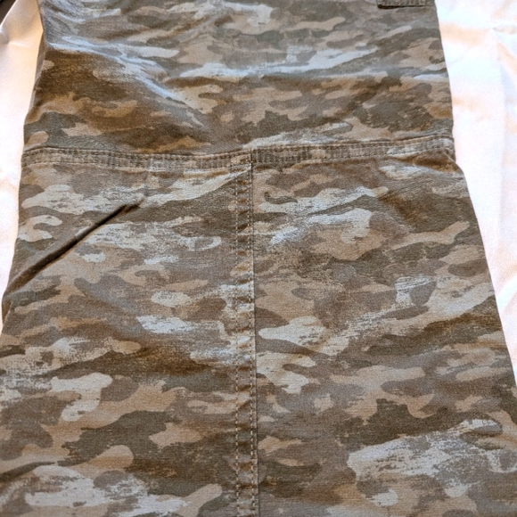 LL Bean size L Women's Camo Pants - Picture 5 of 8